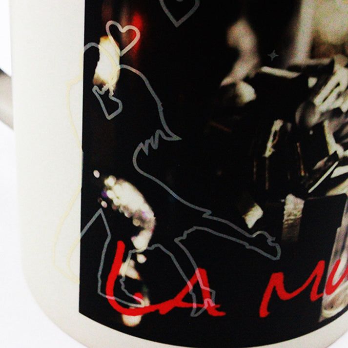 Cană termosensibilă cu model pe exterior LOVE