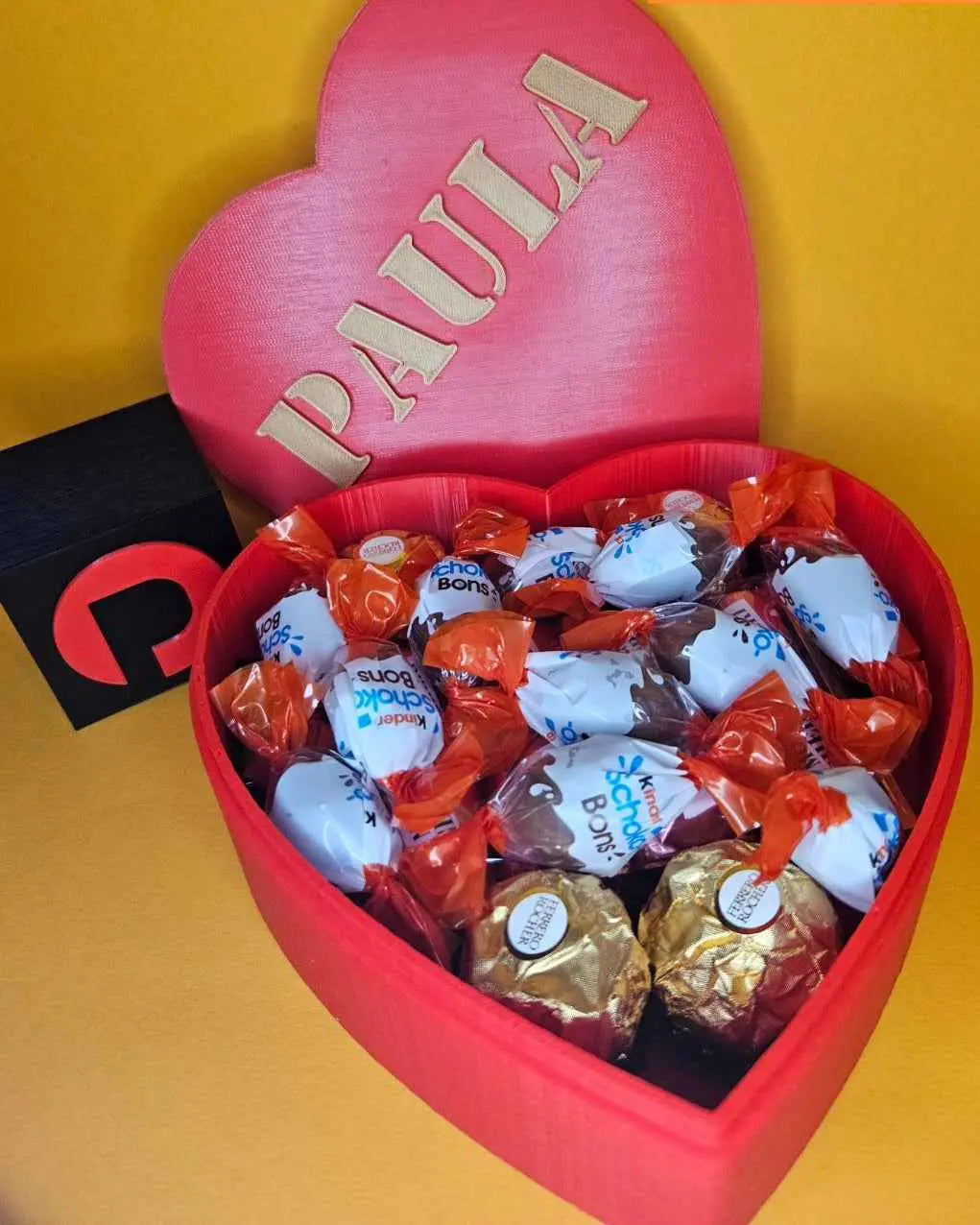 Cutie inimă personalizată cu dulciuri